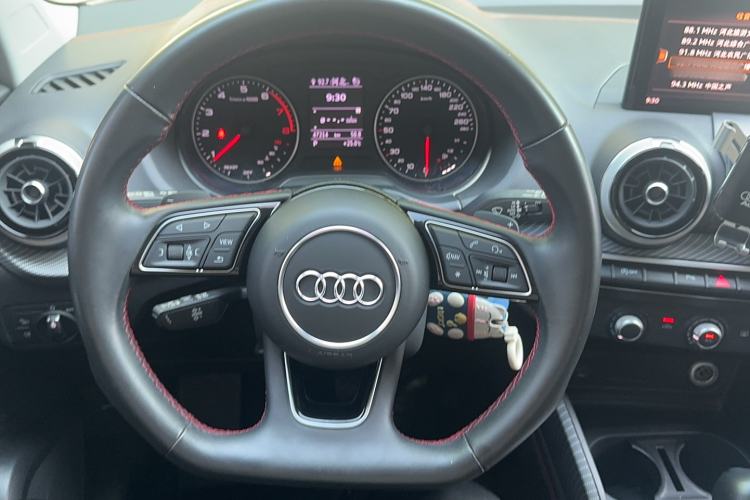 Used Audi Q2L 2022 35 TFSI Progressive Dynamic Edition Steering Wheel
