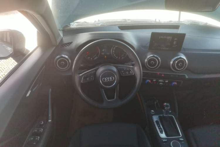 Used Audi Q2L 2022 35 TFSI Fashionable and Elegant Model Steering Wheel