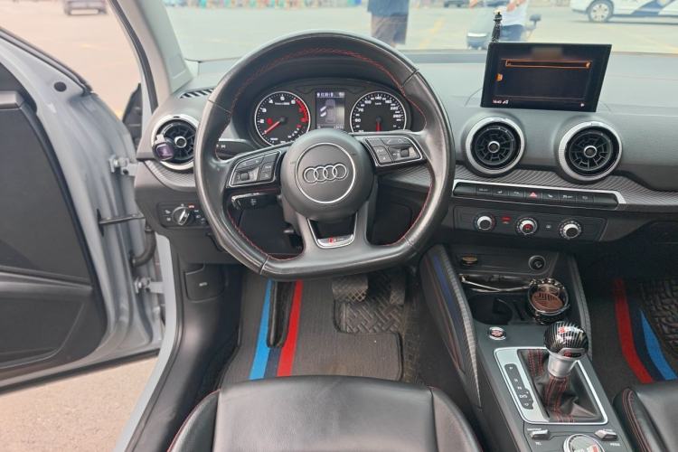 Used Audi Q2L 2022 35 TFSI Progressive Dynamic Edition Steering Wheel