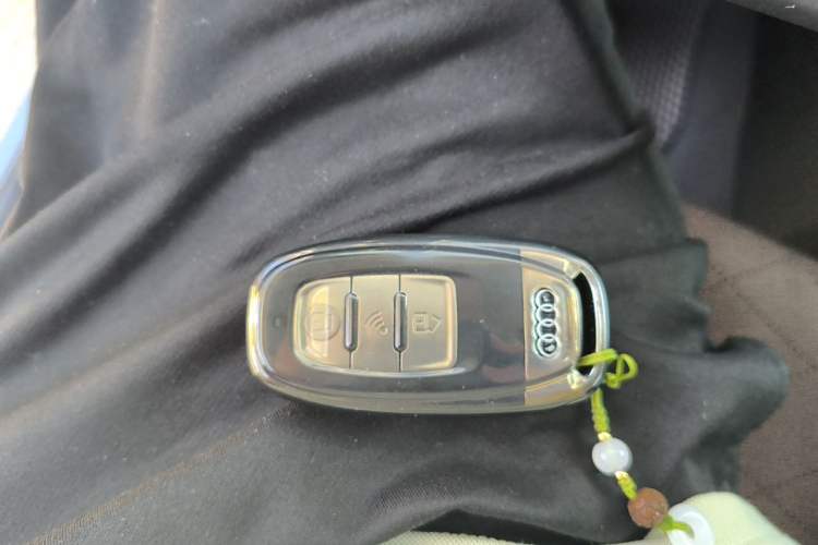 Used Audi Q2L 2022 35 TFSI Progressive Dynamic Edition Vehicle Key