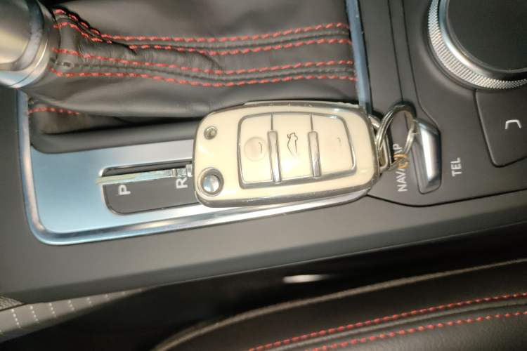 Used Audi Q2L 2022 35 TFSI Progressive Dynamic Edition Vehicle Key