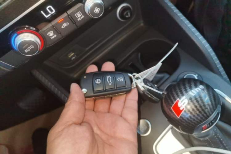 Used Audi Q2L 2022 35 TFSI Fashionable and Elegant Model Vehicle Key