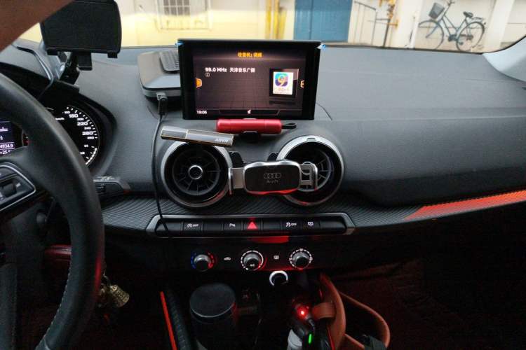 Used Audi Q2L 2022 35 TFSI Advanced Style Edition Audio And AC Panel