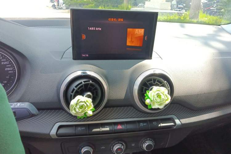 Used Audi Q2L 2022 35 TFSI Advanced Style Edition Audio And AC Panel
