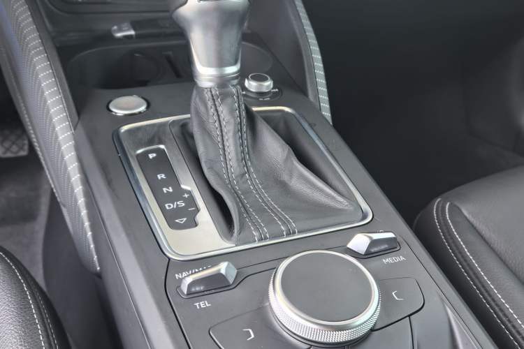 Used Audi Q2L 2022 35 TFSI Advanced Style Edition Audio And AC Panel