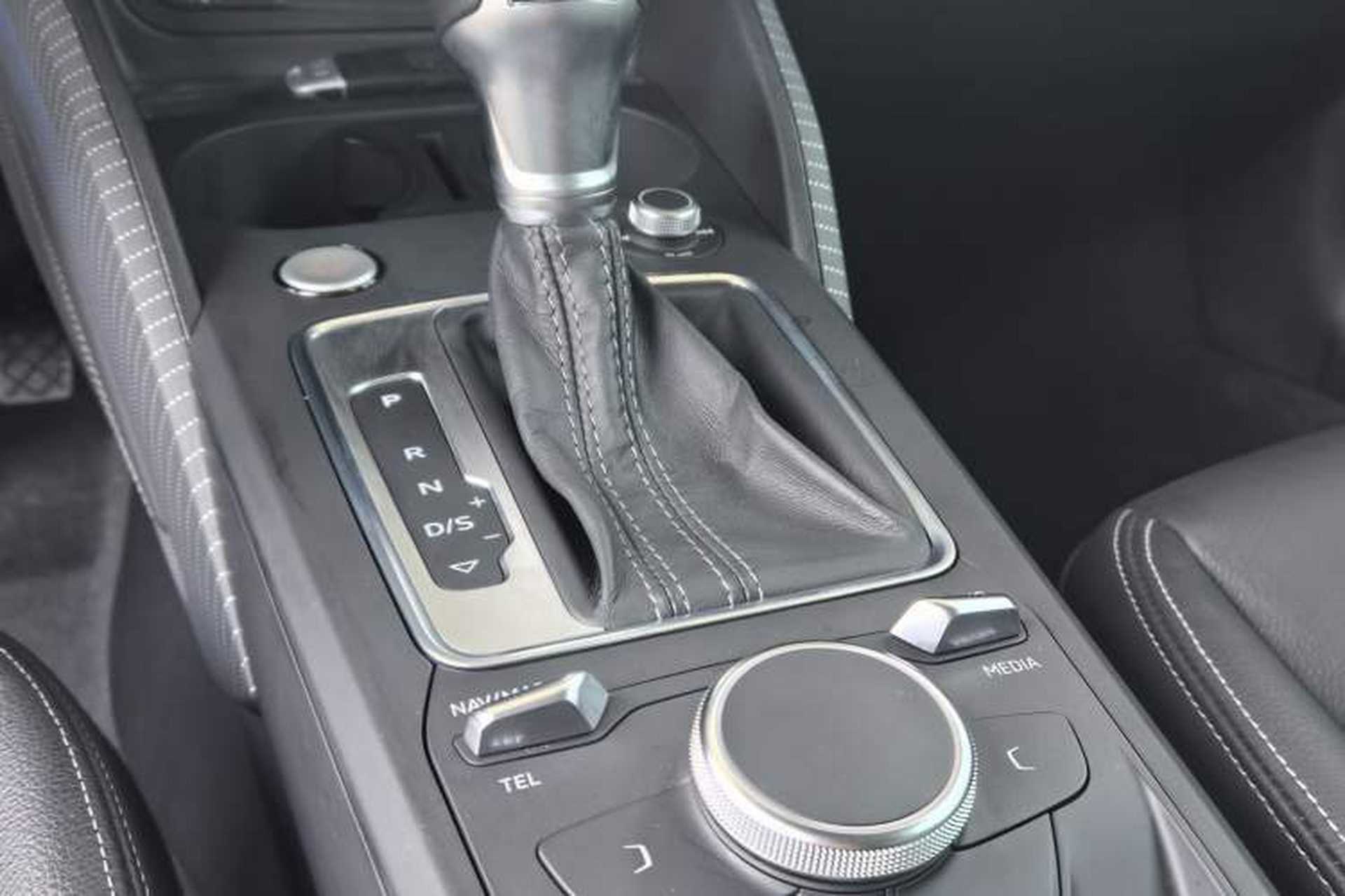 Used Audi Q2L 2022 35 TFSI Advanced Style Edition Audio And AC Panel