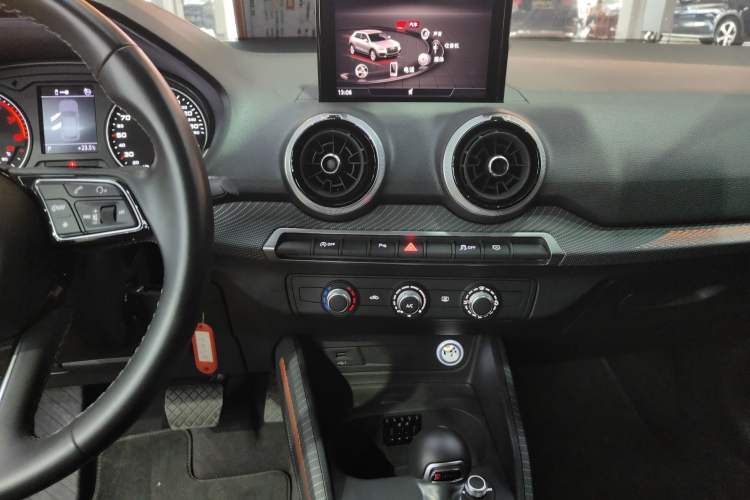 Used Audi Q2L 2022 35 TFSI Advanced Style Edition Audio And AC Panel