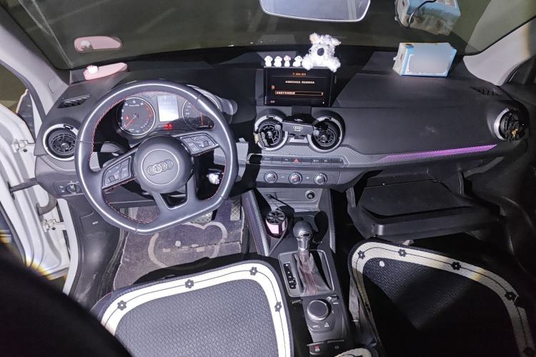 Used Audi Q2L 2022 35 TFSI Progressive Dynamic Edition Center Console