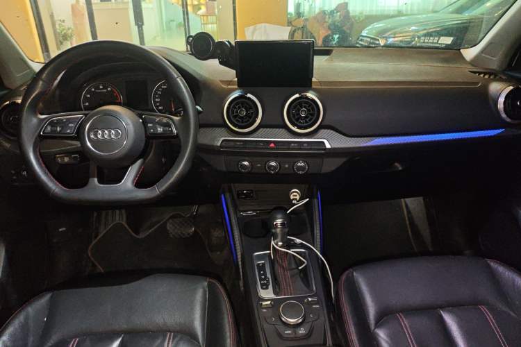Used Audi Q2L 2022 35 TFSI Progressive Dynamic Edition Center Console