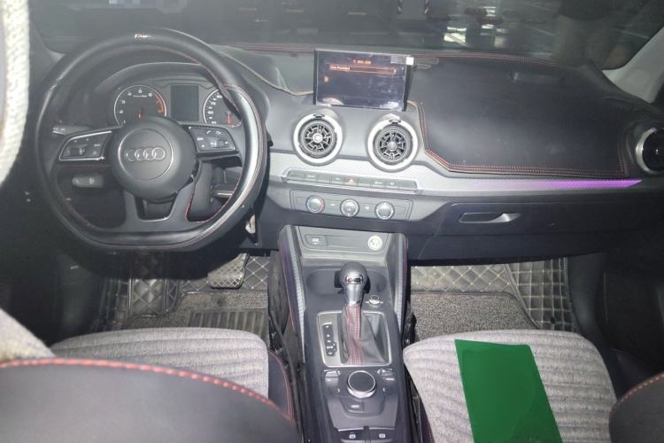 Used Audi Q2L 2022 35 TFSI Progressive Dynamic Edition Center Console