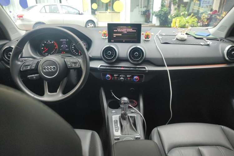 Used Audi Q2L 2022 35 TFSI Fashionable and Elegant Model Center Console