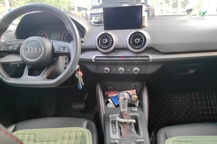 Used Audi Q2L 2022 35 TFSI Progressive Dynamic Edition Center Console