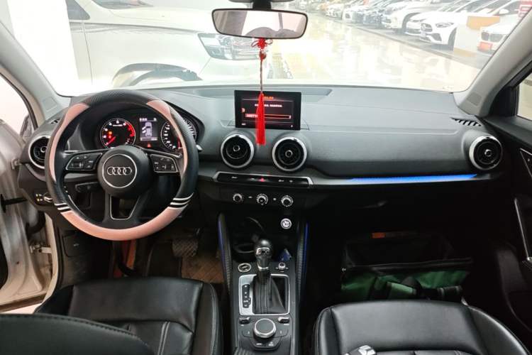 Used Audi Q2L 2022 35 TFSI Advanced Style Edition Center Console