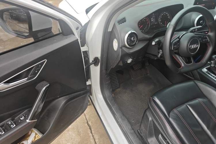 Used Audi Q2L 2022 35 TFSI Progressive Dynamic Edition Driver Seat