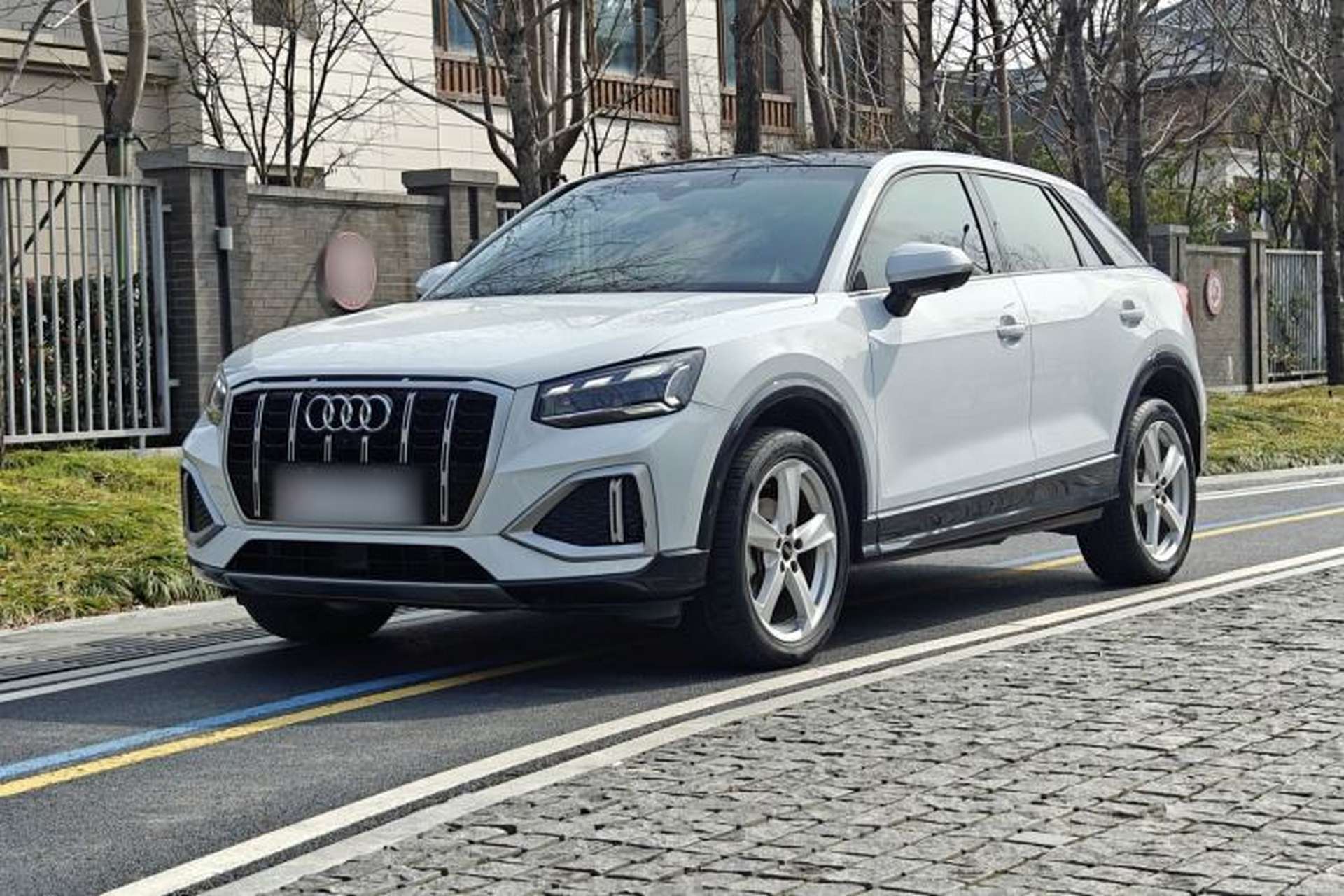 Used Audi Q2L 2022 35 TFSI Advanced Style Edition Front Left 45 Deg