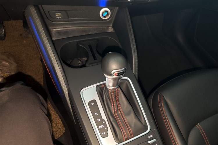 Used Audi Q2L 2022 35 TFSI Progressive Dynamic Edition Gear Lever