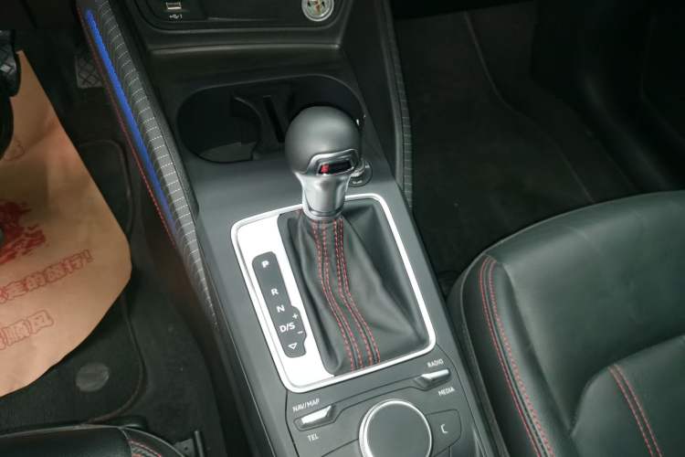 Used Audi Q2L 2022 35 TFSI Progressive Dynamic Edition Gear Lever