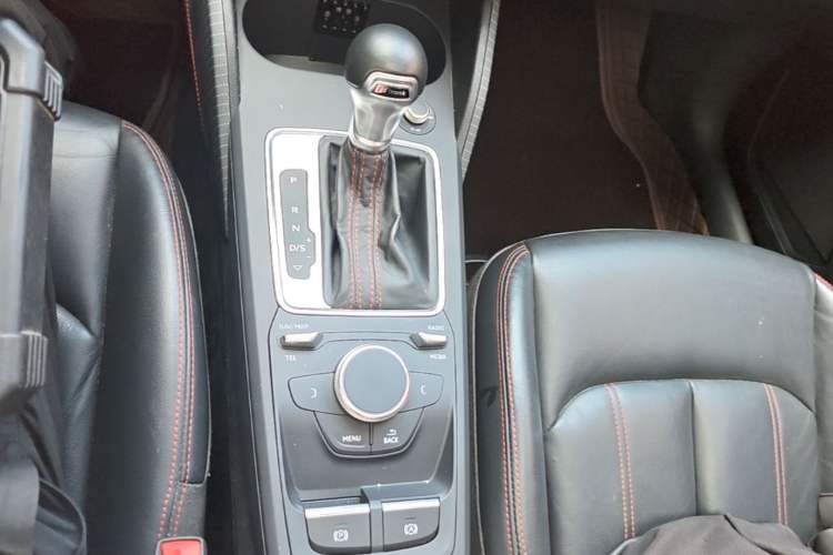 Used Audi Q2L 2022 35 TFSI Progressive Dynamic Edition Gear Lever