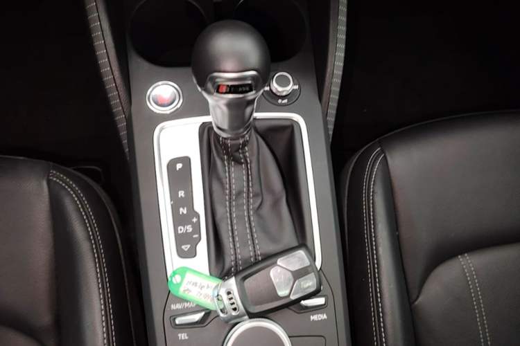 Used Audi Q2L 2022 35 TFSI Advanced Style Edition Gear Lever