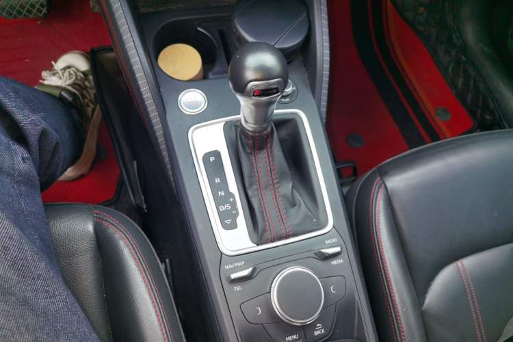 Used Audi Q2L 2022 35 TFSI Progressive Dynamic Edition Gear Lever