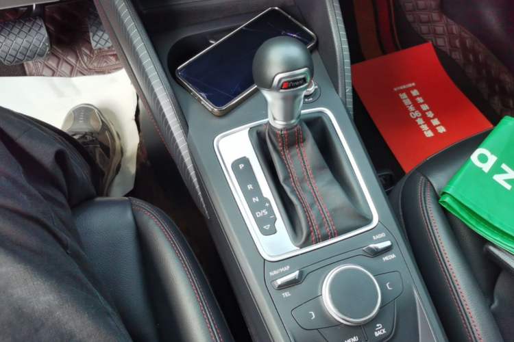 Used Audi Q2L 2022 35 TFSI Progressive Dynamic Edition Gear Lever