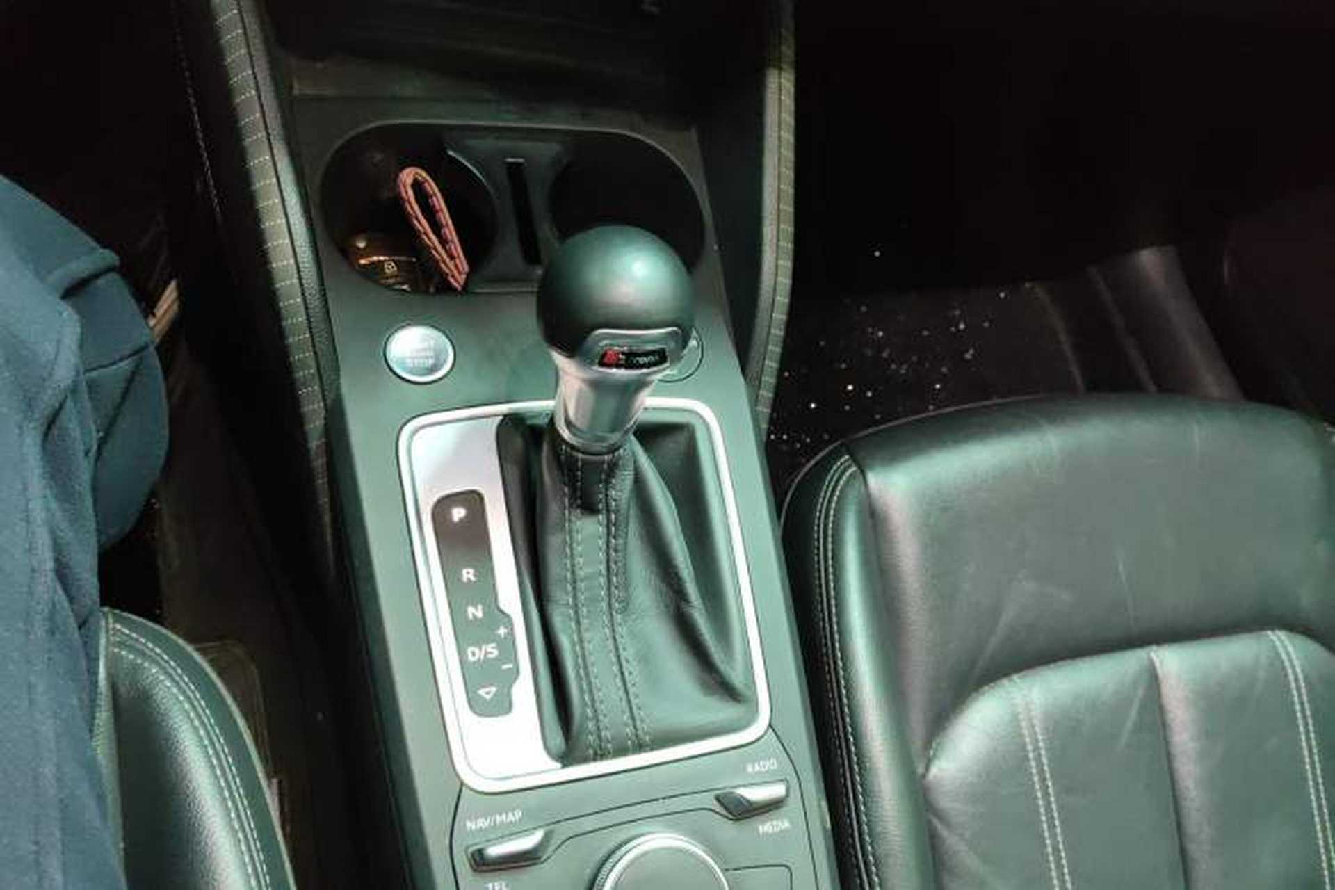 Used Audi Q2L 2022 35 TFSI Fashion Dynamic Model Gear Lever