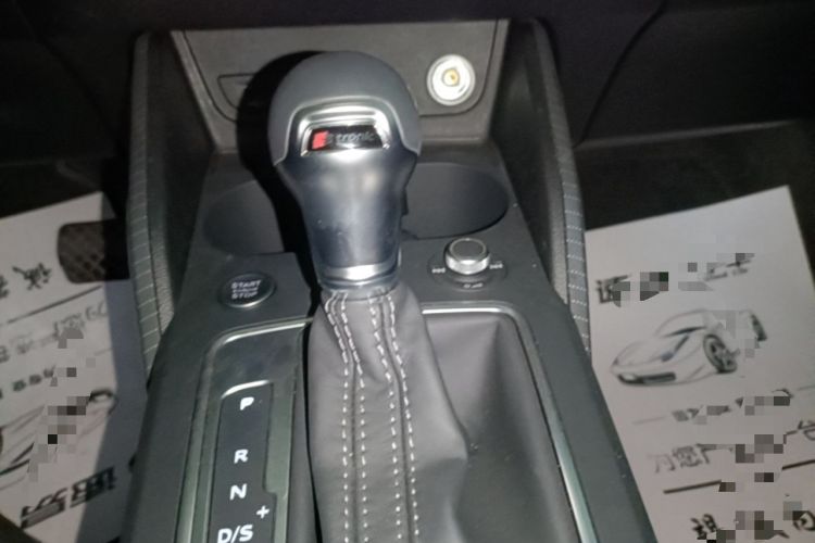 Used Audi Q2L 2022 35 TFSI Fashion Dynamic Model Gear Lever