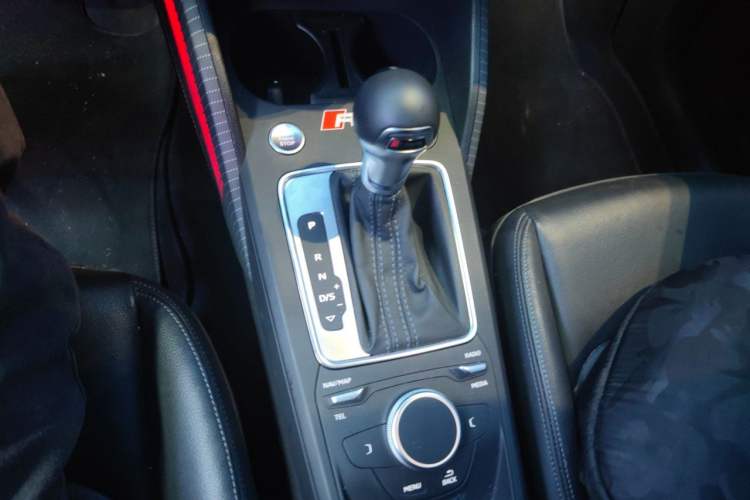 Used Audi Q2L 2022 35 TFSI Fashion Dynamic Model Gear Lever