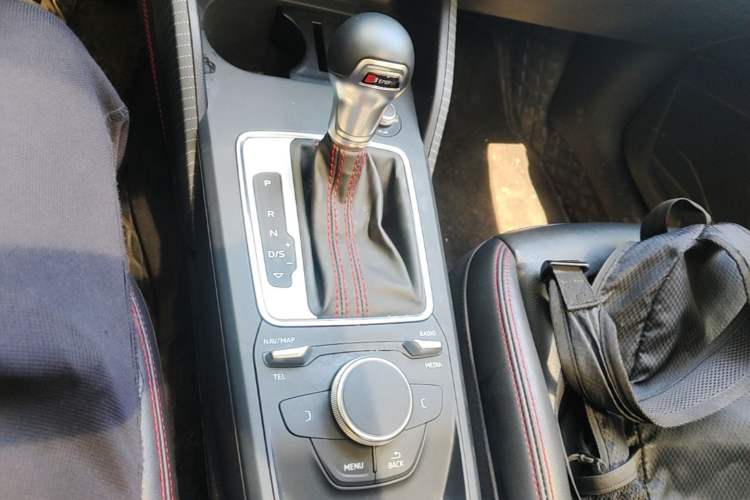Used Audi Q2L 2022 35 TFSI Progressive Dynamic Edition Gear Lever