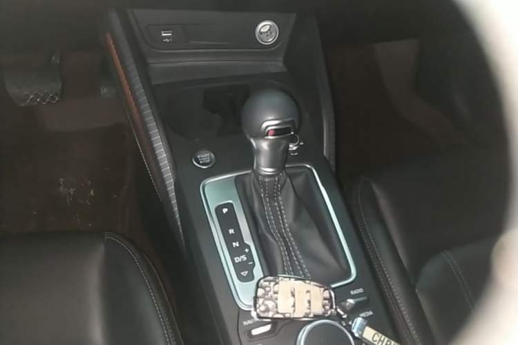 Used Audi Q2L 2022 35 TFSI Fashion Dynamic Model Gear Lever
