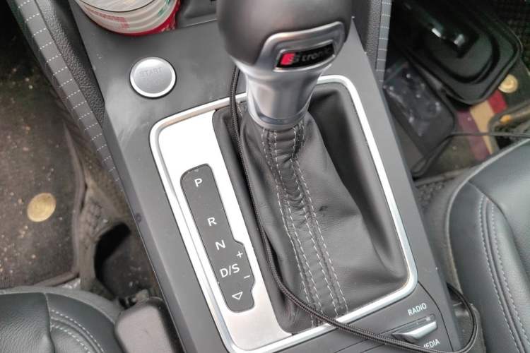 Used Audi Q2L 2022 35 TFSI Fashionable and Elegant Model Gear Lever