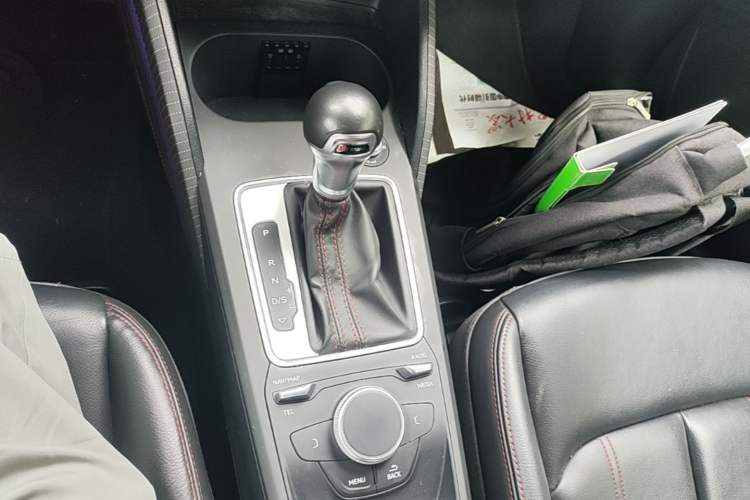Used Audi Q2L 2022 35 TFSI Progressive Dynamic Edition Gear Lever