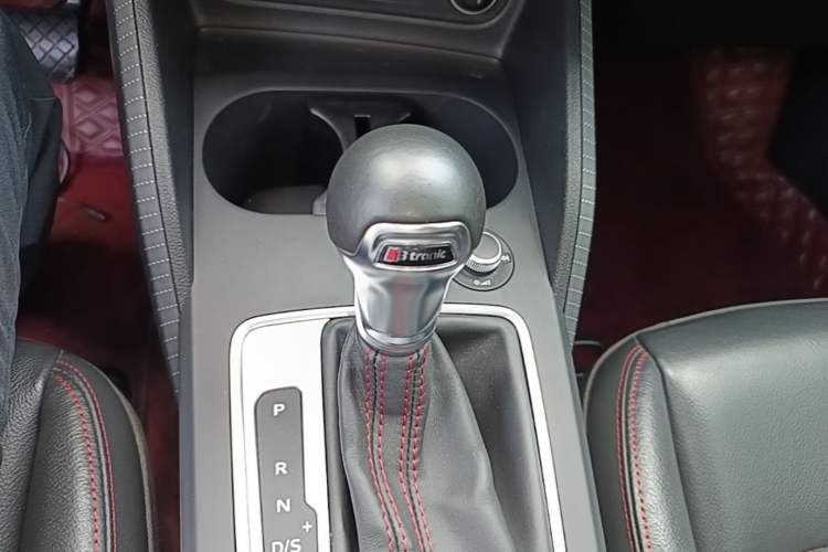 Used Audi Q2L 2022 35 TFSI Progressive Dynamic Edition Gear Lever
