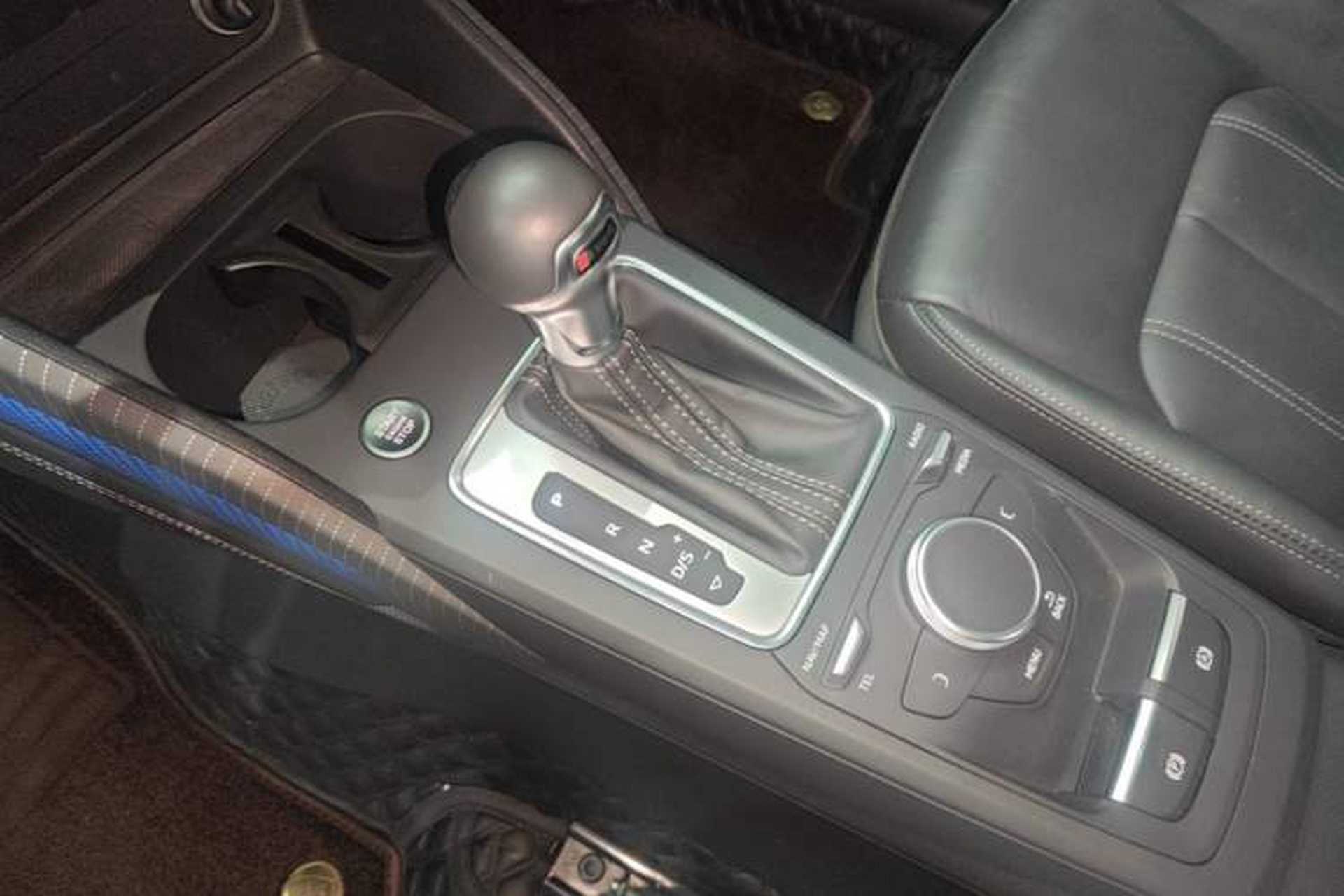 Used Audi Q2L 2022 35 TFSI Fashion Dynamic Model Gear Lever
