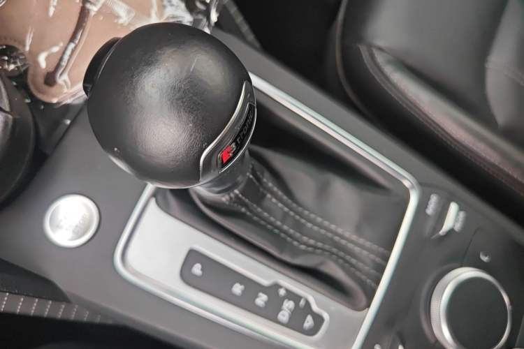 Used Audi Q2L 2022 35 TFSI Fashion Dynamic Model Gear Lever
