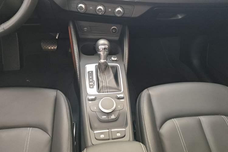 Used Audi Q2L 2022 35 TFSI Advanced Style Edition Gear Lever