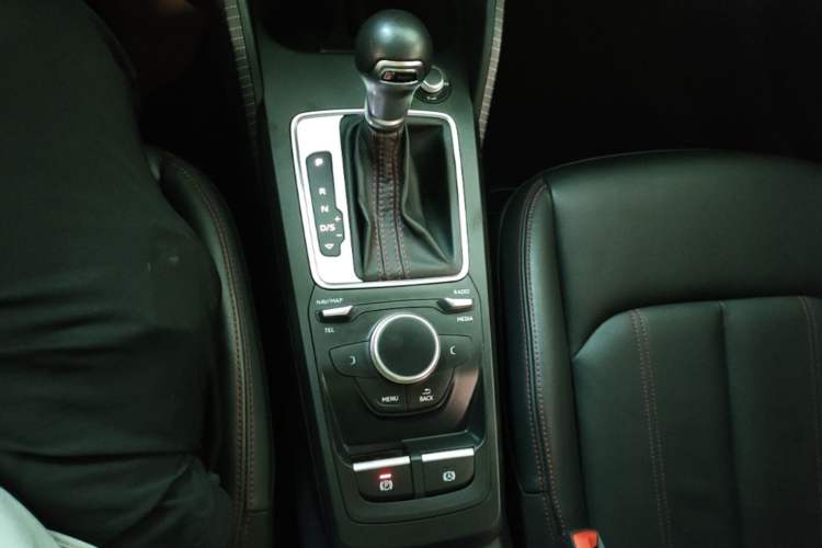 Used Audi Q2L 2022 35 TFSI Progressive Dynamic Edition Gear Lever