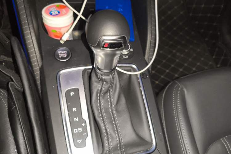 Used Audi Q2L 2022 35 TFSI Fashionable and Elegant Model Gear Lever
