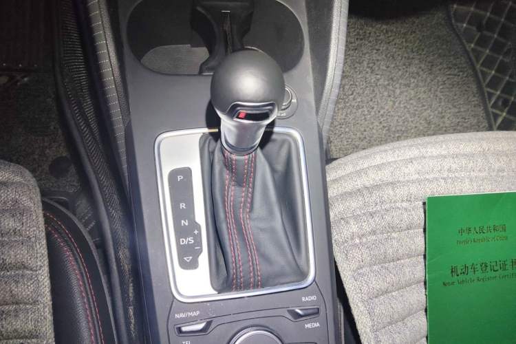 Used Audi Q2L 2022 35 TFSI Progressive Dynamic Edition Gear Lever