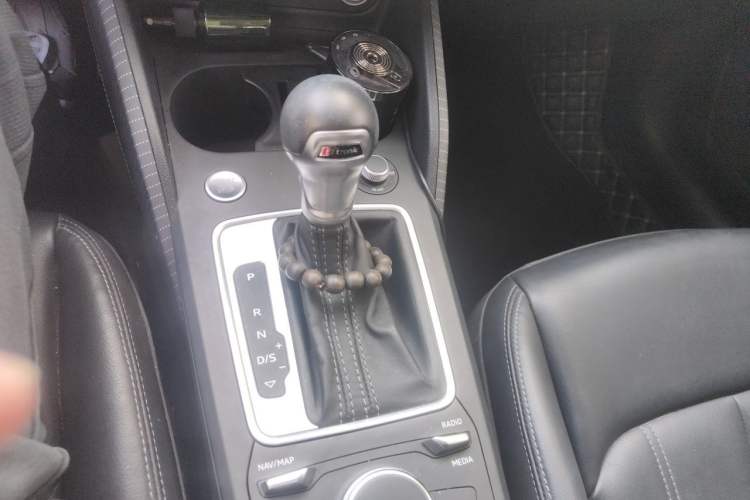 Used Audi Q2L 2022 35 TFSI Fashion Dynamic Model Gear Lever