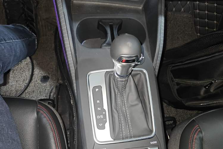 Used Audi Q2L 2022 35 TFSI Progressive Dynamic Edition Gear Lever