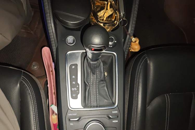 Used Audi Q2L 2022 35 TFSI Fashion Dynamic Model Gear Lever