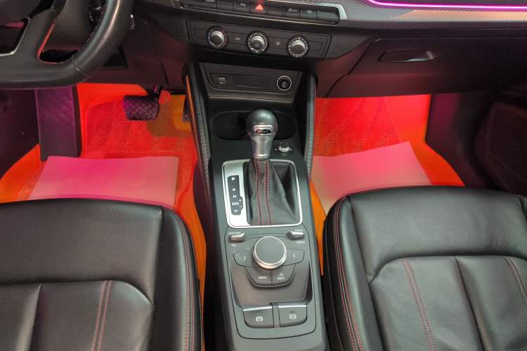 Used Audi Q2L 2022 35 TFSI Progressive Dynamic Edition Gear Lever