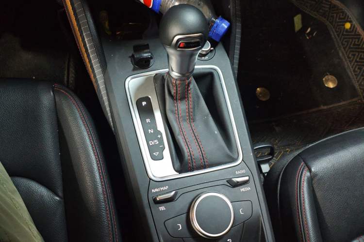 Used Audi Q2L 2022 35 TFSI Progressive Dynamic Edition Gear Lever