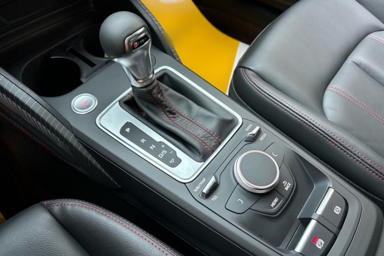 Used Audi Q2L 2022 35 TFSI Progressive Dynamic Edition Gear Lever