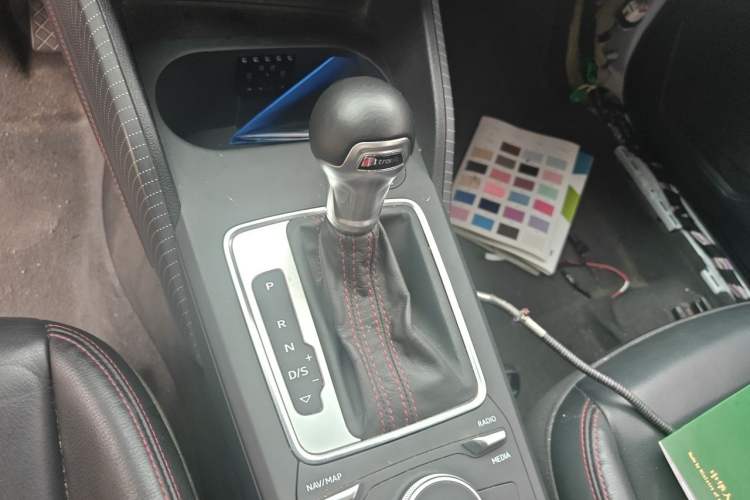 Used Audi Q2L 2022 35 TFSI Progressive Dynamic Edition Gear Lever
