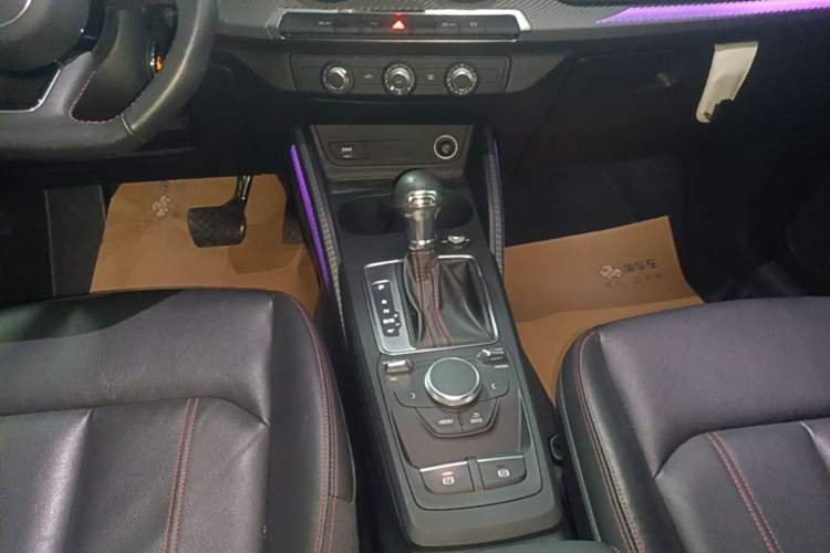Used Audi Q2L 2022 35 TFSI Progressive Dynamic Edition Gear Lever