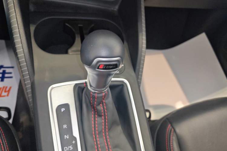 Used Audi Q2L 2022 35 TFSI Progressive Dynamic Edition Gear Lever