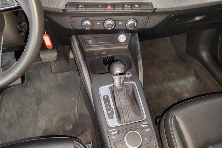 Used Audi Q2L 2022 35 TFSI Advanced Style Edition Gear Lever
