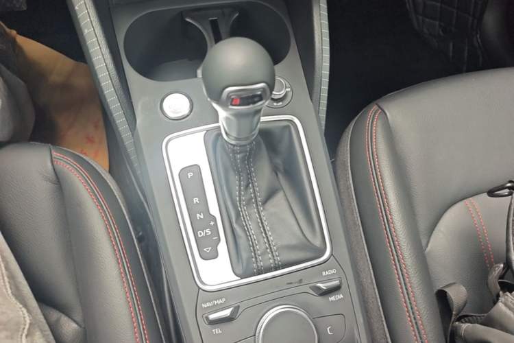 Used Audi Q2L 2022 35 TFSI Progressive Dynamic Edition Gear Lever